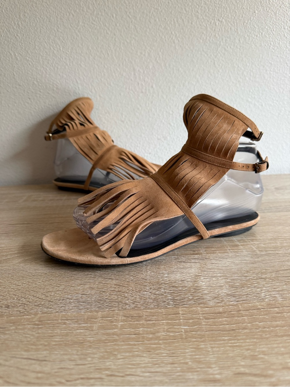 Gucci Becky Fringe suede‎ tan Thong gladiator Sandals Sz 37/7